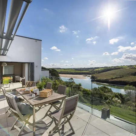 Treheyl, Pentire, Newquay Holiday home
