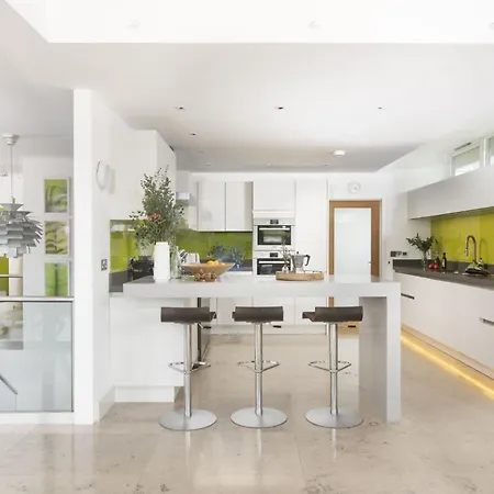Treheyl, Pentire, Newquay Holiday home *